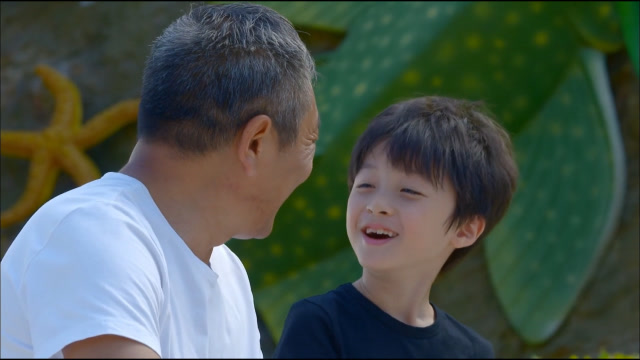 淘气爷孙:爷俩又继续走上了寻找万能胶的道路