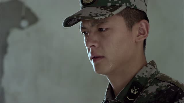 神犬奇兵熊雄痛哭流涕向巴伊忏悔自己害死了子弹