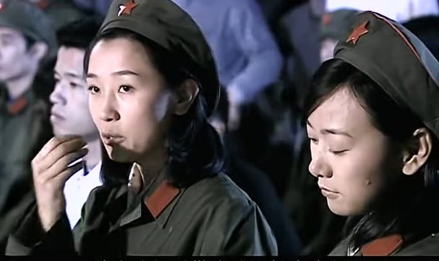 李白玲对百珊说:我早断绝儿时狐朋狗友了往来!单身呢!