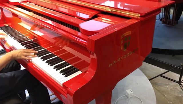 哈罗德钢琴法拉利红