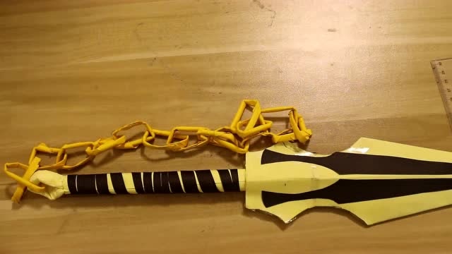 如何用纸做一只带有链子的超大飞镖