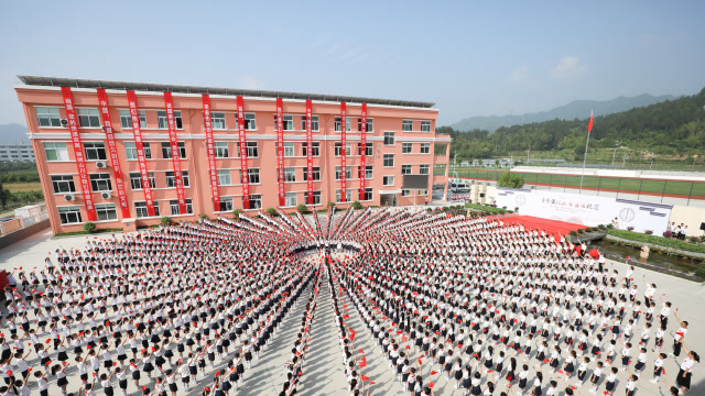 缙云县新建小学千人"快闪"颂祖国