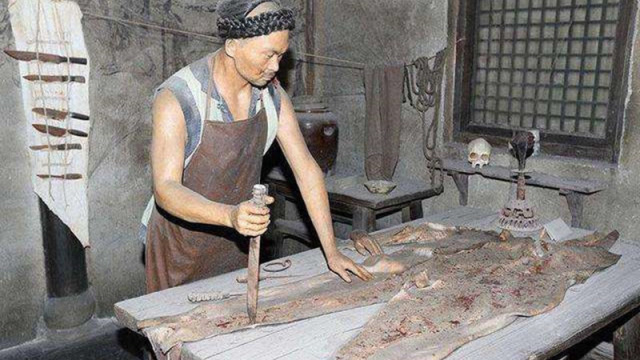 残暴刑罚剥皮实草朱元璋是怎么想到的为何又酷爱这刑法