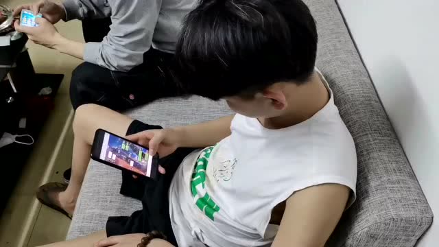 励志哥哥锻炼妹妹的故事游戏视频播放在线观看(哥哥努力)
