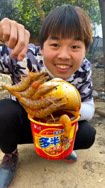 农村浪人泡面桶煮大虾