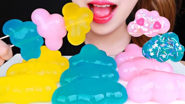 吃播:好吃的果冻糖果,小姐姐吃得好开心