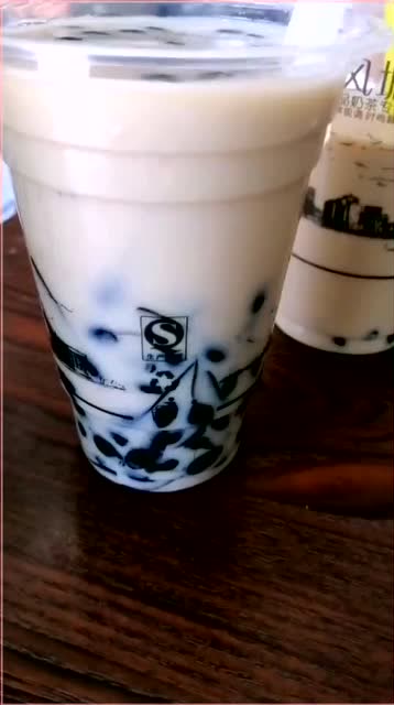 奶茶新品种,会游动的珍珠,不知道的还以为是蝌蚪呢!
