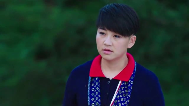 乡村爱情:杜悦听见,冲上来给了宋晓峰一巴掌就走了.