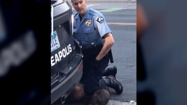 妈妈,我不能呼吸了!一位黑人的死亡惊动全美,詹姆斯库里怒了