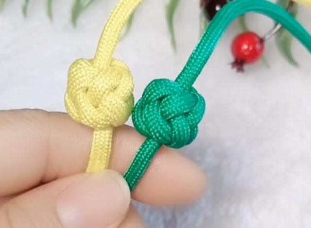 单线六瓣纽扣结编法纽扣结编法有很多种编法这种应该很简单吧