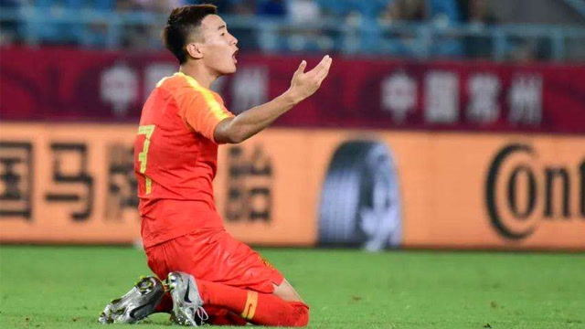 韦世豪这记"马赛回旋"什么水平?现场解说语无伦次,教练人都傻了