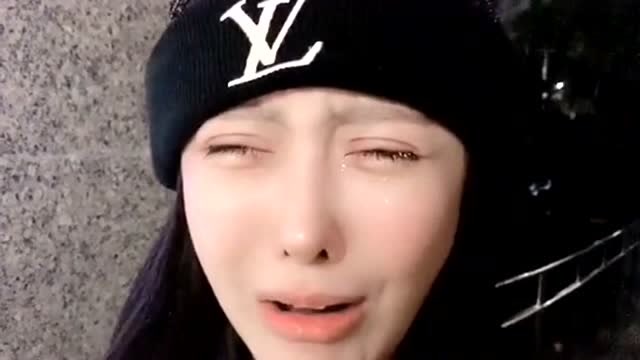 大晚上把女朋友惹哭了谈恋爱这么久第一次哭怎么哄在线等急女朋友哭