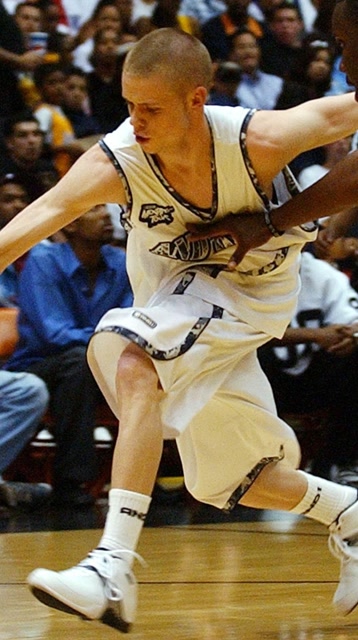 教授一打二!教授变相撤步跳投巧妙破包夹