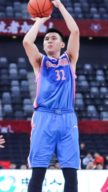 无视防守的一击!陈辰底角三分抬手就进