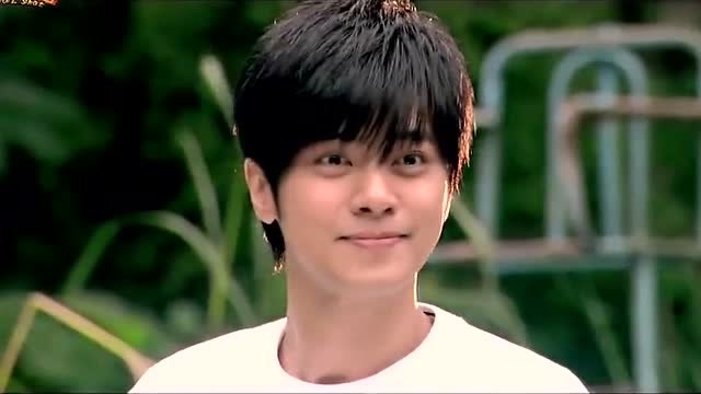 篮球火:元大鹰独自去找学生会,洁儿陪着大鹰清理一夜的操场