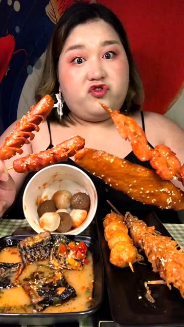 268斤的胖姐吃麻辣串,臭豆腐,牛肉丸