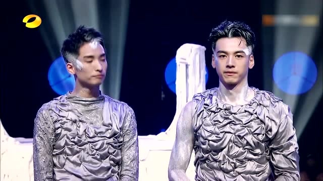 刘伽和李响合作超默契绝美舞蹈惊艳全场连对手都吐槽太凶残