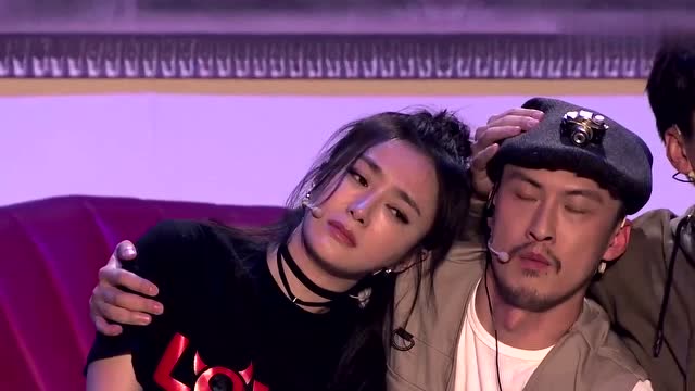 卜钰摸着大聪的脸,还以为是秦岚,这一段看一次笑一次