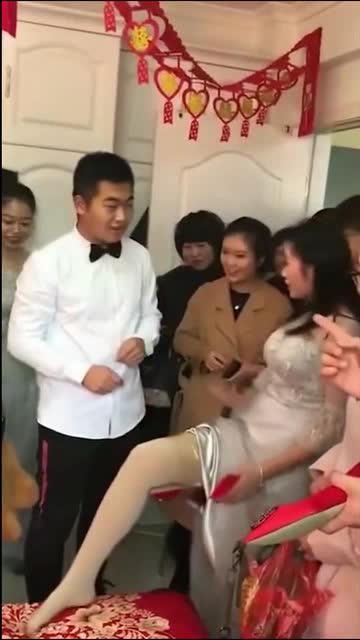 伴娘你这是要抢镜头吗这一句话出来,伴郎都反应不过来了!