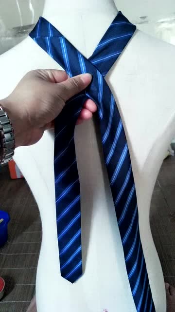 慢动作教你打领带,身为女朋友的你赶快学起来吧