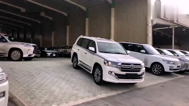 2019款丰田兰德酷路泽gxrv8到店