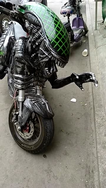 这就是科幻电影中异形摩托车,有一种让人害怕的感觉.