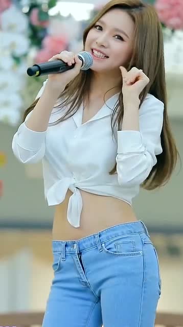 金珍熙的肌肤如同冬日的第一次白雪一般,细腻白皙!