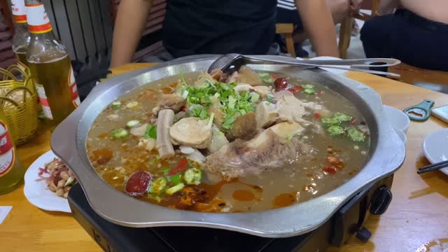 街头全牛小馆,牛鞭牛尾牛宝啥都有,138的套餐4个人吃到撑