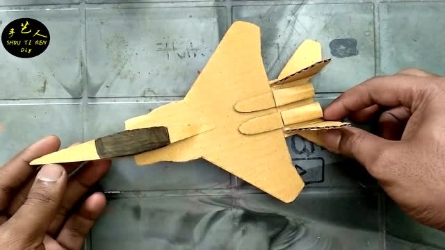 废纸壳做飞机图片