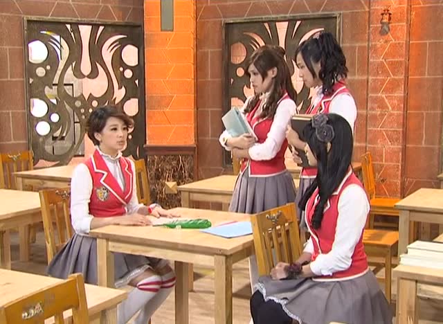 萌学园5昨天我们去食堂看到帝蒂卡帮帝蒂娜梳头