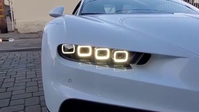 豪车布加迪威龙,不愧是创下了世界上最快的跑车纪录,连车灯也如此炫酷