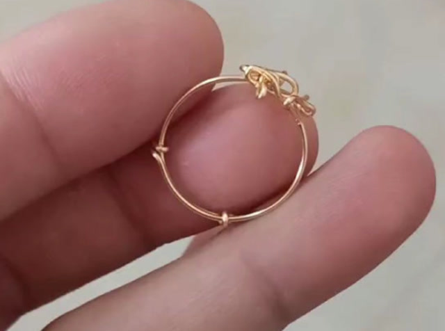 留下你的名字,牛人用一根铜线绕戒指,成品也太好看了!