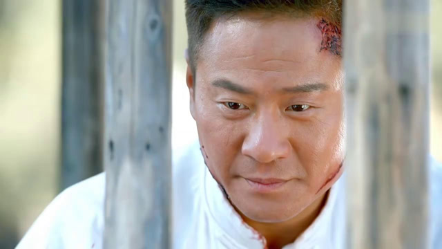 左手劈刀:龙飞被抓,自己最亲密的伙伴一匹战马,对此依依不舍