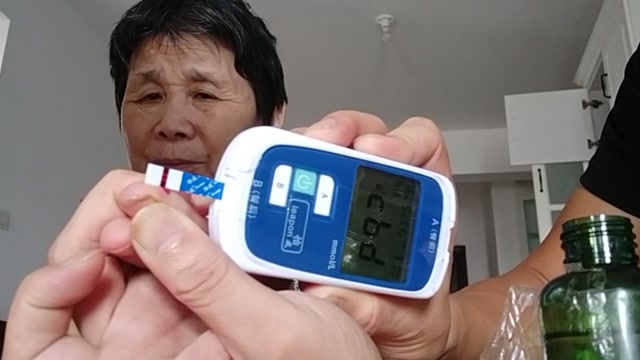 在家就能测血糖,就是这么简单,再也不用去药房测了