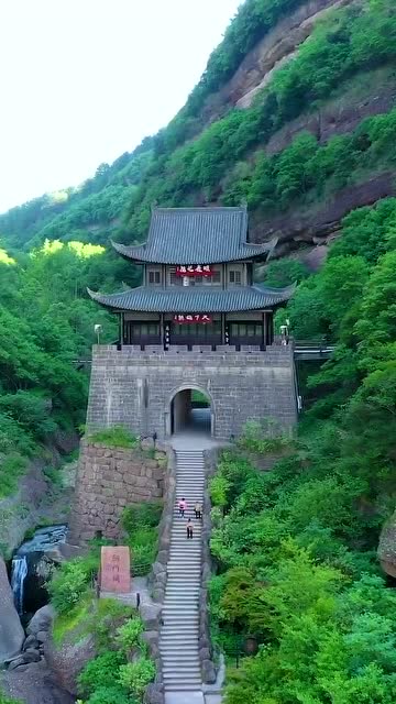 一夫当关,万夫莫开,就出自这里,四川广元剑门关,这地形还真是