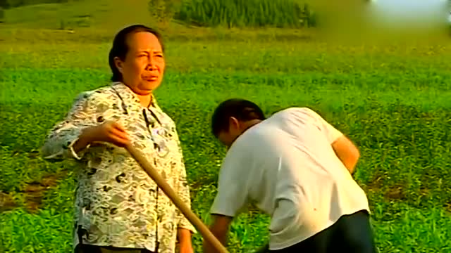 暖春:老太婆在地里干活,王小她娘病了,香杏他娘还知道问问!