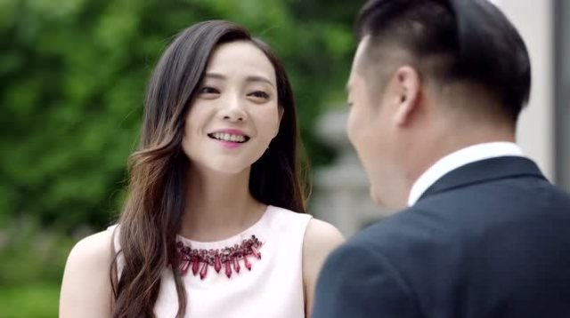 追婚记:酒会上男子紧盯白芨,我们认识吗,随后小男孩的举动让人吃惊