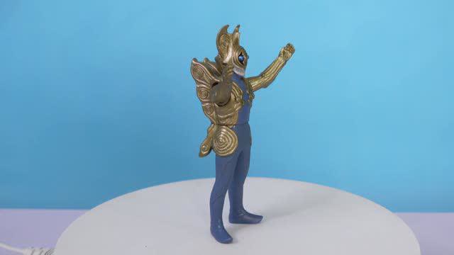 玩具开箱:奥特曼500系列怪兽软胶 巴罗萨星人