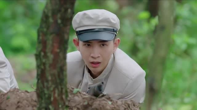 学生兵:还没等日本人进去伏击圈,钱刚的枪就打响了.