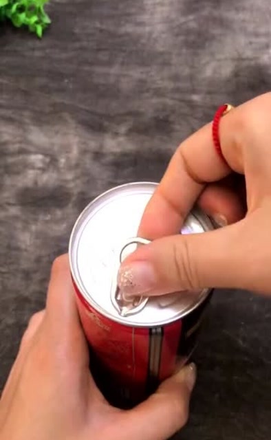 八宝粥易拉罐打开的正确方式,高手就是这样见多识广!