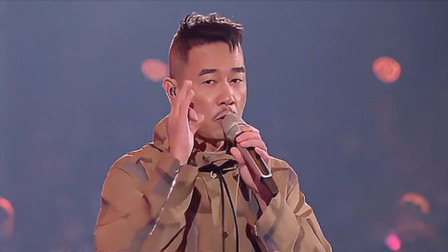 陈小春《算你狠》,节奏响起瞬间回到03年!没学过但都会唱的时代