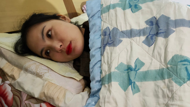 丈夫破产欠100万外债,半夜回来,妻子假装睡着,好戏上演啦