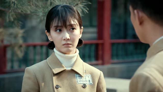 光荣时代:郑朝阳听见吵闹的声音:白玲:你崇拜者又来了