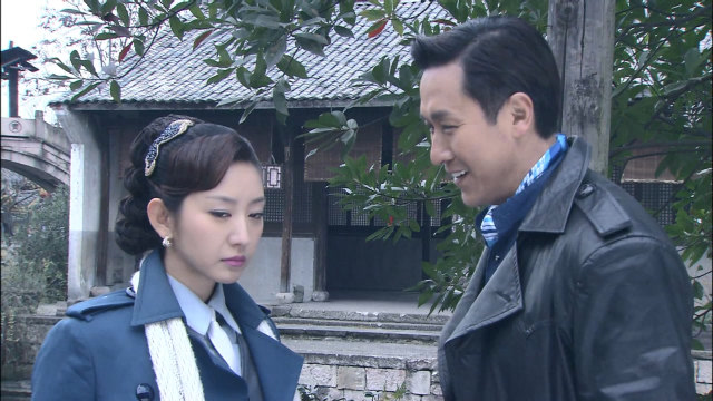 蓝蝶之谜:蓝依婷吃醋!丁探长跑来解释,没想到美女的反应太可爱了!