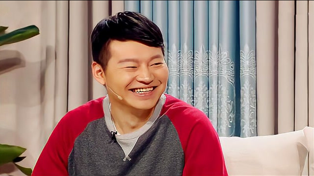 梗王杨迪自带笑点,演小品词还没说几句,台上演员直接笑场!