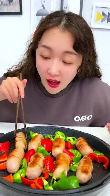 香脆烤肠,脆弹可口肉香四溢,大口咀嚼太过瘾