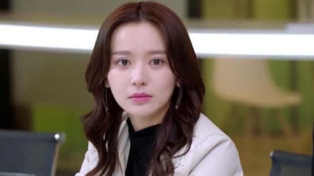 夏苒苒相信苏陌,相信她的设计最能代替宏远形象!