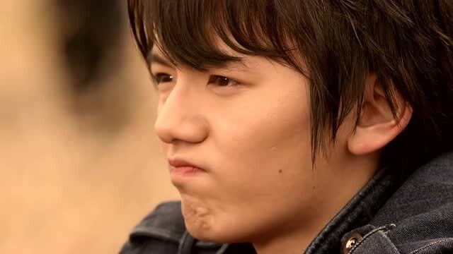 奥特曼:没有朋友收留,朝仓陆露宿街头,还被神秘东西盯上了!