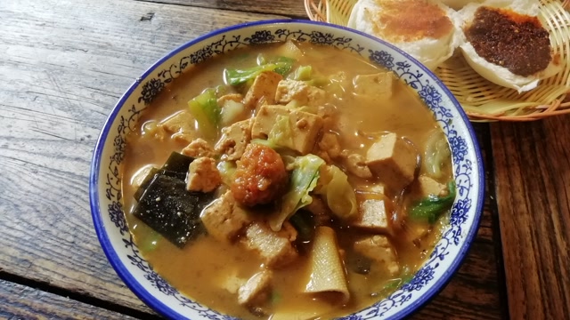 陕西咸阳市美食城吃特色农家豆腐烩菜,还有风味