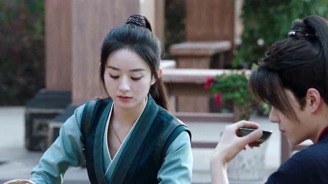 有翡:杨黑炭,你还别说他还挺君子的,绝不仗着你受伤和你比试